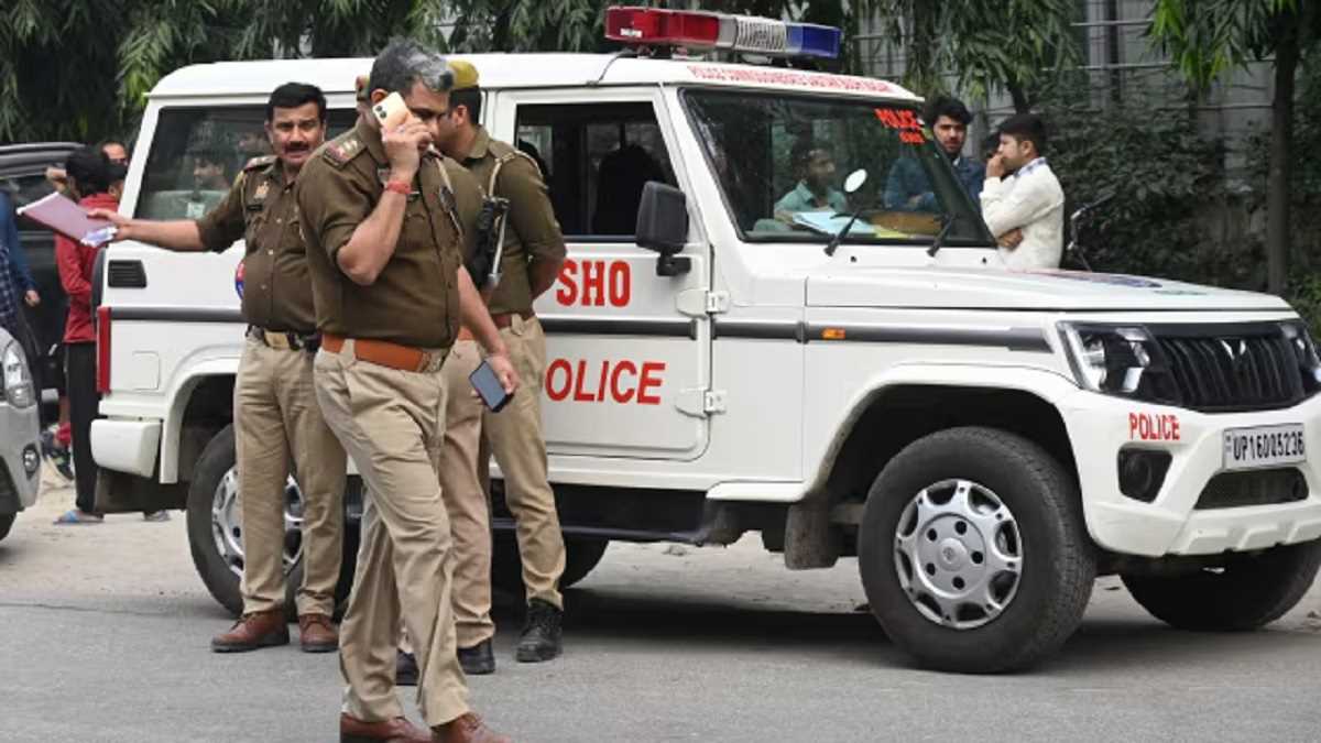 नोएडा पुलिस का ऑपरेशन स्ट्रीट सेफ, खुले में शराब पीने वाले 786 लोगों के खिलाफ हुई कार्रवाई